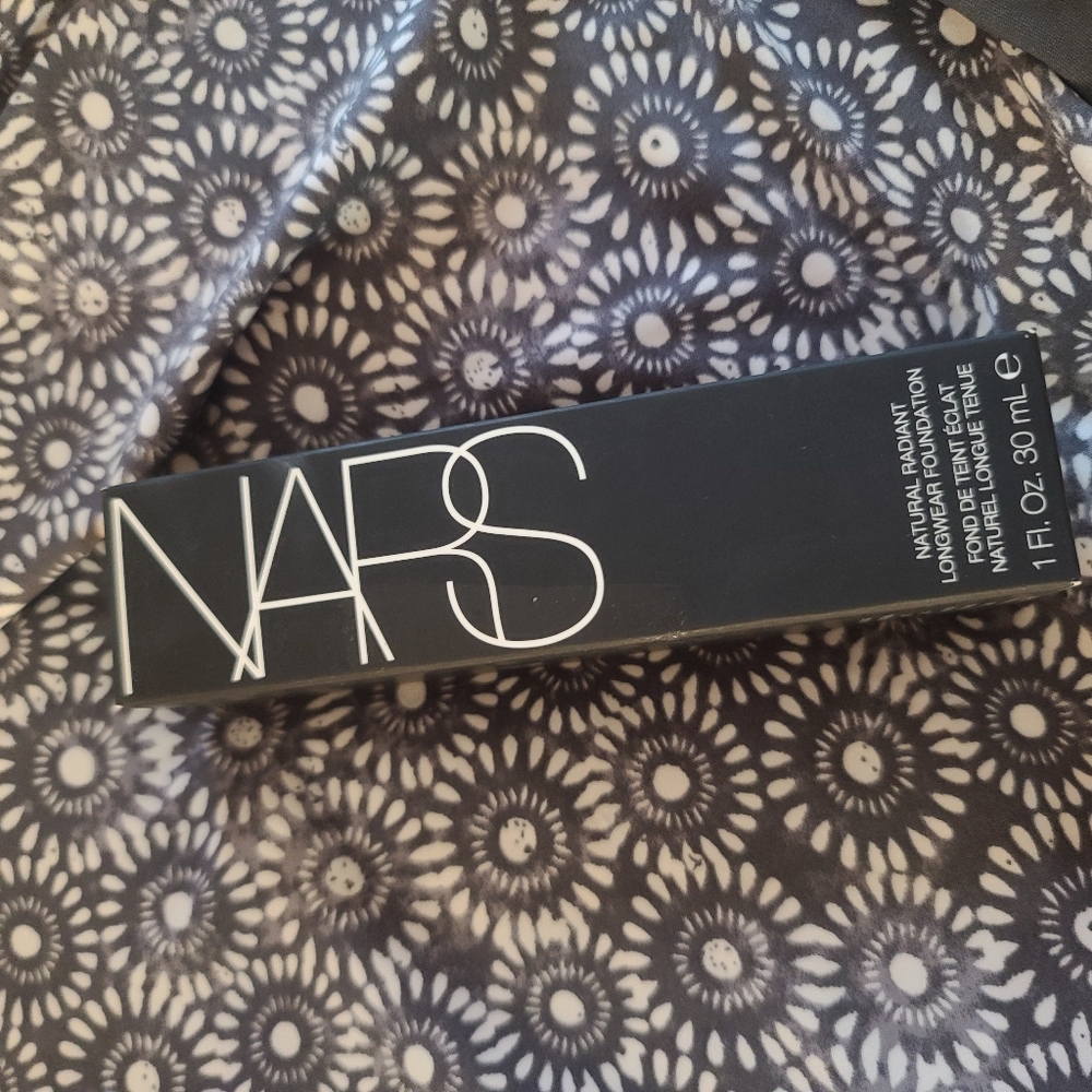 Nars natural radiant longwear foundation
